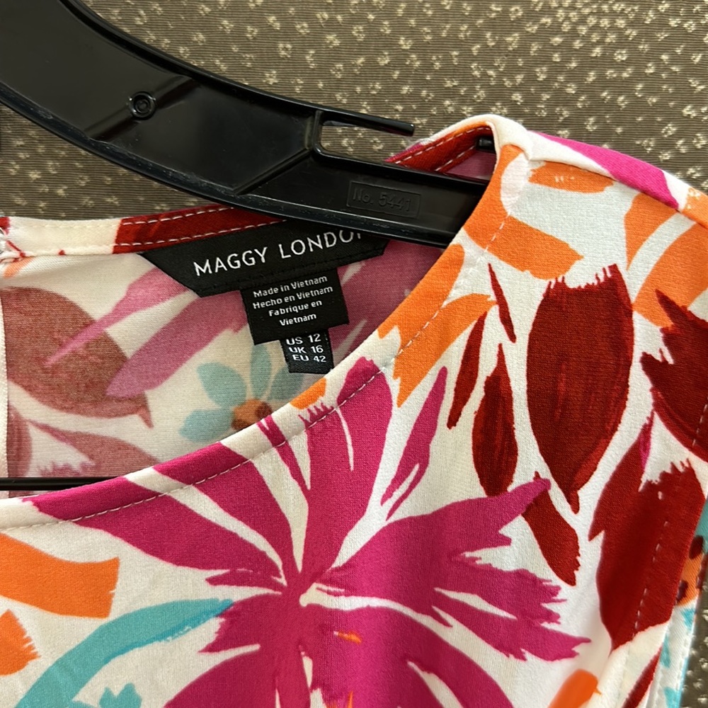 🔥🔥🔥NEW Maggy London Sleeveless Twist Front Midi Floral Dress - Picture 8 of 11